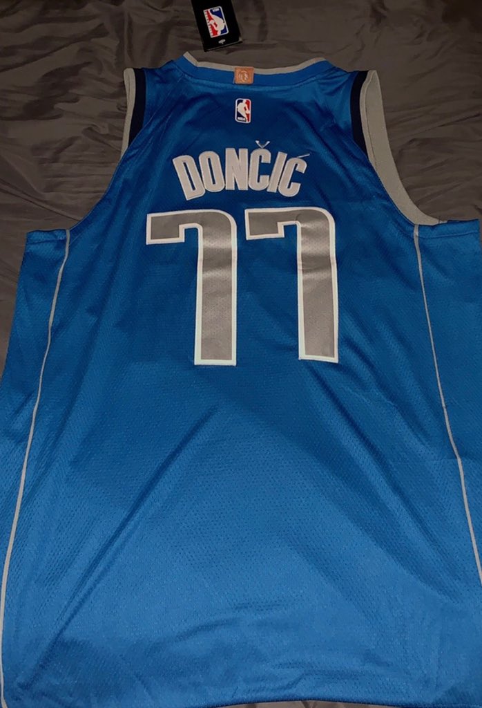 🔥Luka Doncic Jersey #GIVEAWAY 🔥 

To Enter: 
✅ Follow 
🔁 RT
❤️ Like this tweet

-#NBA ROY 🔒 (21/7/6) 
- Exclusive 16’-17’ Mavs Colorway
- Winner will be Announced 4/17
 #NBATwitter  #MFFL #ROY