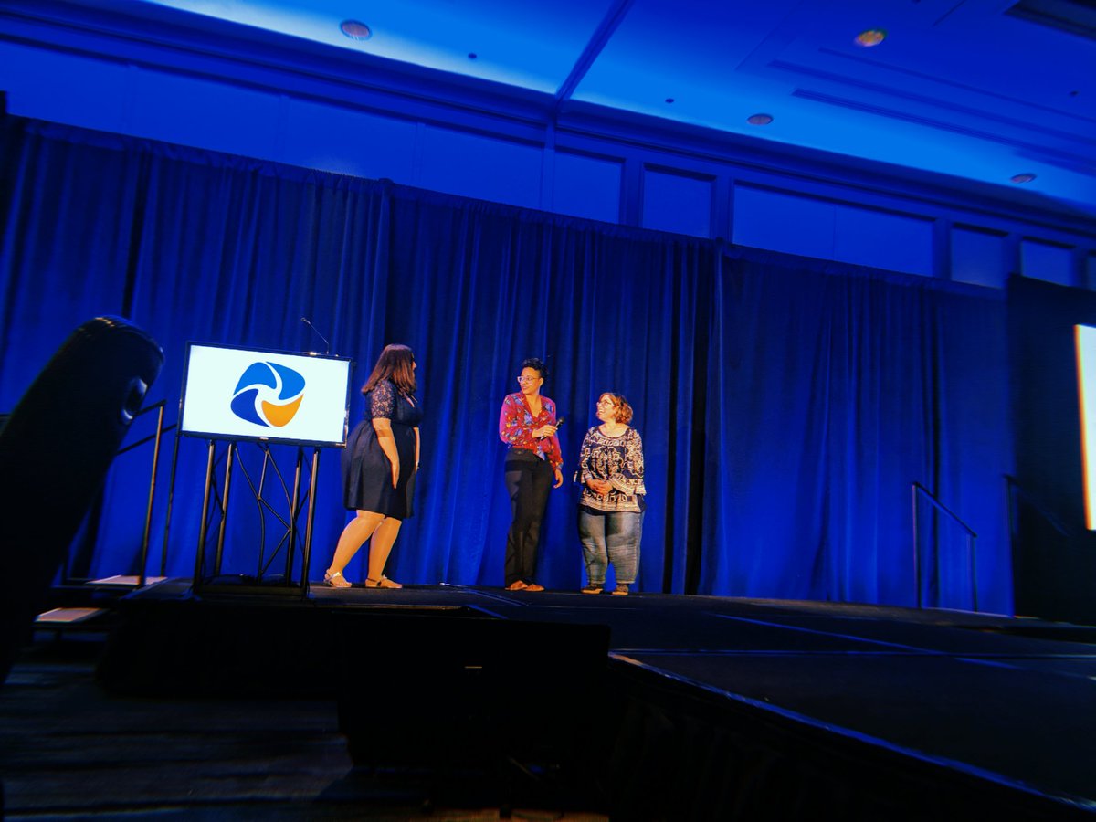 TheLymphieLife's tweet image. Each model shares what they're wearing and how these clothes work with their #lipedema / #Dercums / #lymphedema - really cool to hear clothing talked about within the context of adaptability and comfort (plus they're all rocking their looks!!) 💖 #FDRS2019