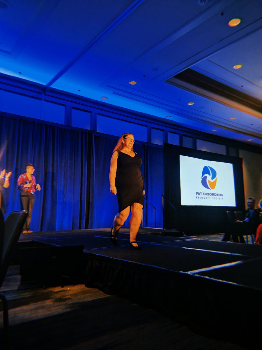 TheLymphieLife's tweet image. Each model shares what they're wearing and how these clothes work with their #lipedema / #Dercums / #lymphedema - really cool to hear clothing talked about within the context of adaptability and comfort (plus they're all rocking their looks!!) 💖 #FDRS2019