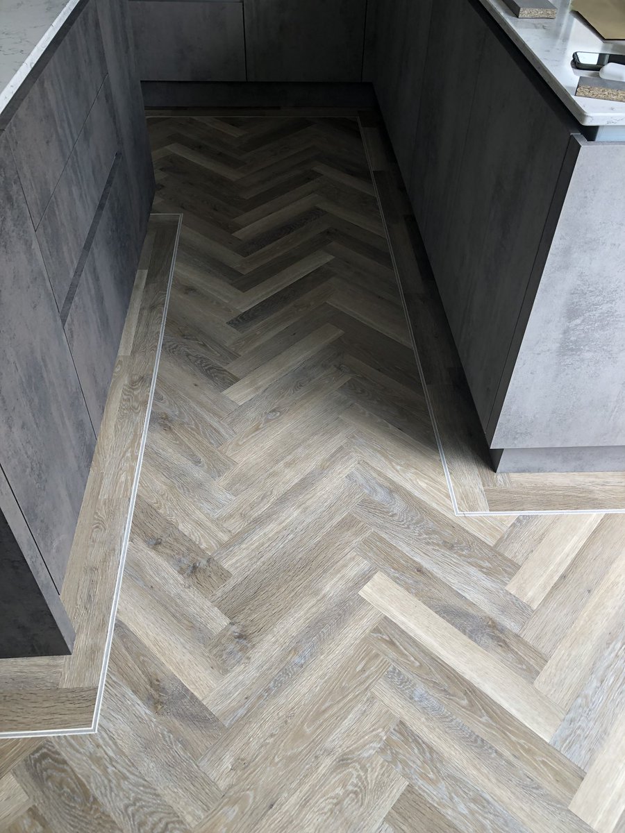 kjonesflooring's tweet photo. Nice job this week using @KarndeanFloors #KnightTile #LimeWashedOak with prep using @MapeiUKLtd #Renovation https://t.co/5TRb2ZT0EV