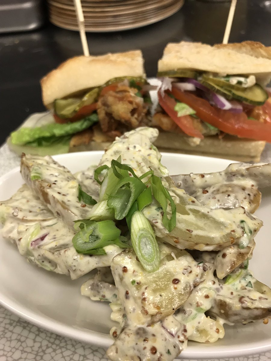 Tonight's NEW kitchen special!

{Crab Po' Boy} 
Buttermilk Marinated Soft Shell Crab, Cajun Remoulade, Toasted Baguette, Fingerling Potato Salad 

Pair w/Velocitator, our 8.0% Doppelbock.

#dryhopbrewers #chicagobeer #chicagobrewery #chicagofood #chicagofoodies #lakeviewchicago
