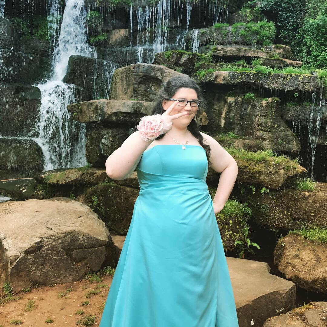 MyBlueWorld777's tweet photo. Ariel’s Senior Prom 2019 💗 #beautifulblue #gussiedup #springpark #watertower #highschoolsalmostover https://t.co/MHxOl9w6P8
