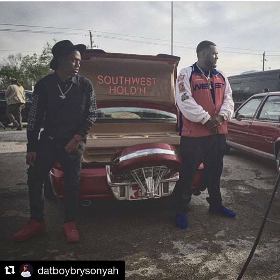 esgworld's tweet photo. #SBF #SplashBackFriday #holdupscrewwwwwwwwww
#Baooooo canβt wait til tomorrow to see my boy @kingbrysonofficial get fly and fresh for his prom #ProudDad once he graduates Iβll probably start letting him curse in his verses #TriLLHillBloodline #NUGGGAAAA #SSSH βπ½π¦π€π½ https://t.co/Rvn6JA5Huq