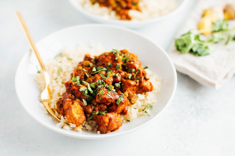 tempeafoods's tweet photo. TEMPEH TIKKA MASALA?! 😱 @eatingbirdfood and this recipe is perfect for the cold weather we've been having lately. ⁣

What ethnic recipes would you like to see infused with tempeh?

#Tempeh #Tempea #FermentedFoods #PlantBasedProtein #VeganProtein #TempehMeals https://t.co/KJGl3FIVRt