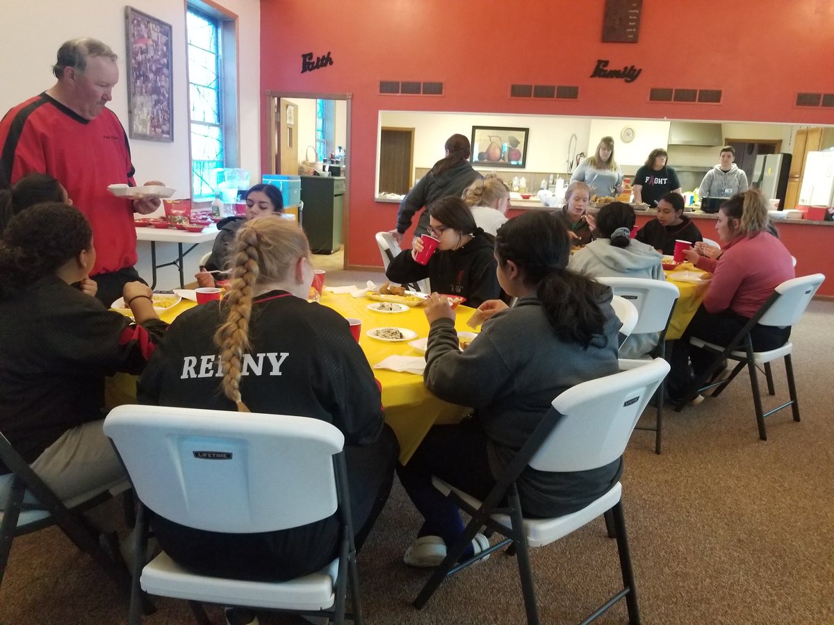 LadyRedskinsSo1's tweet photo. Team Dinner! #WARPTH https://t.co/8qnE9ZKMmk