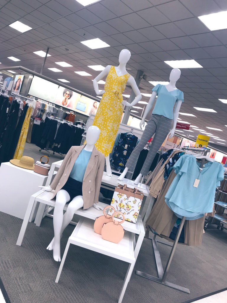 VM532's tweet photo. A New Day VMG ✔️
Shoutout to our SD Janine for joining us! 
#anewdayanewme #TwitterlessJanine
@JulieEnglar @TiffMisk https://t.co/fQdc3QDAVC