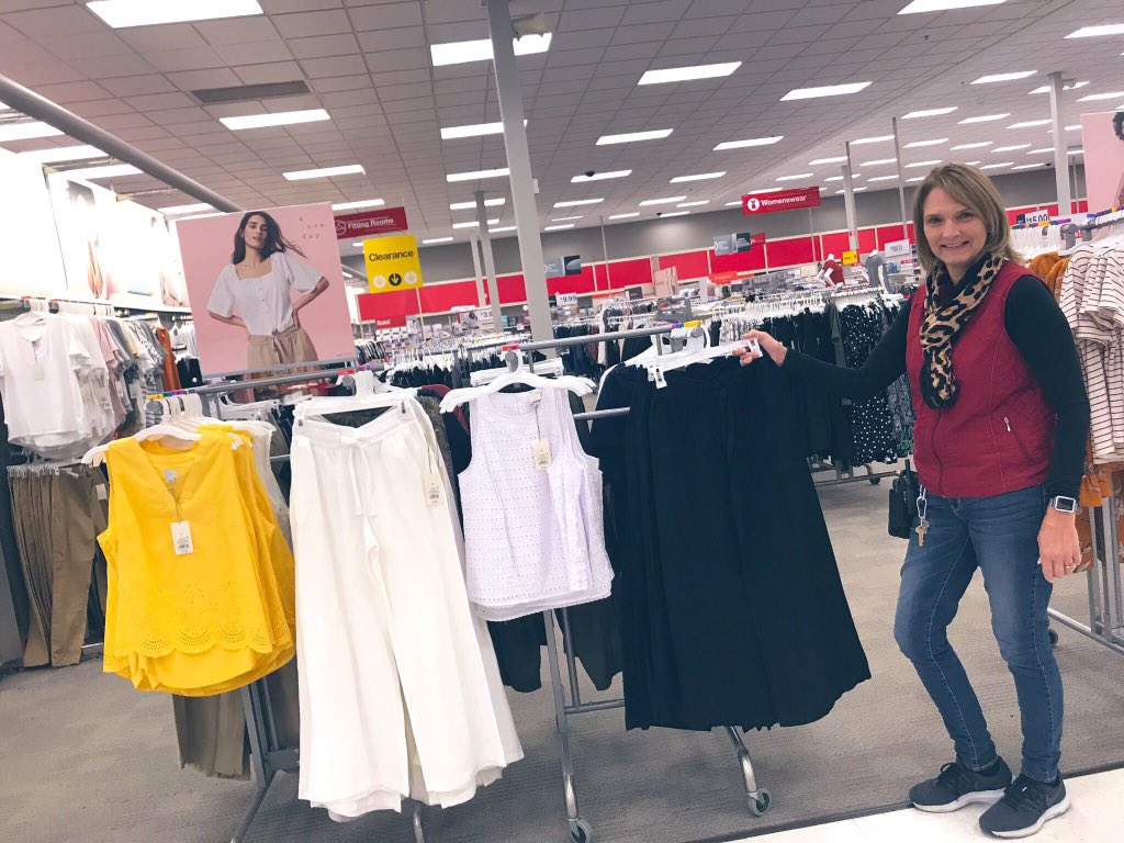 VM532's tweet photo. A New Day VMG ✔️
Shoutout to our SD Janine for joining us! 
#anewdayanewme #TwitterlessJanine
@JulieEnglar @TiffMisk https://t.co/fQdc3QDAVC