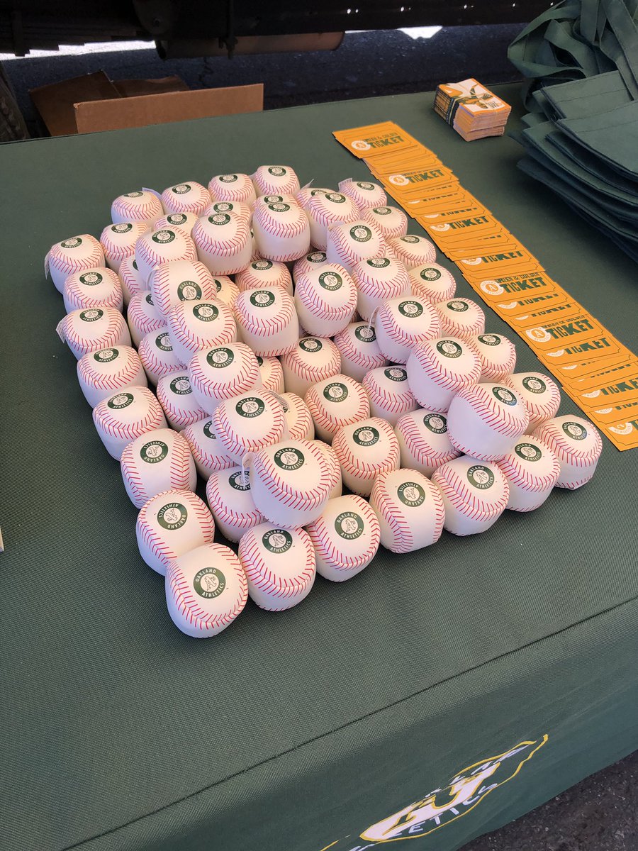 OakGreenMachine's tweet image. Live from @oaklandmuseumca its Friday night!