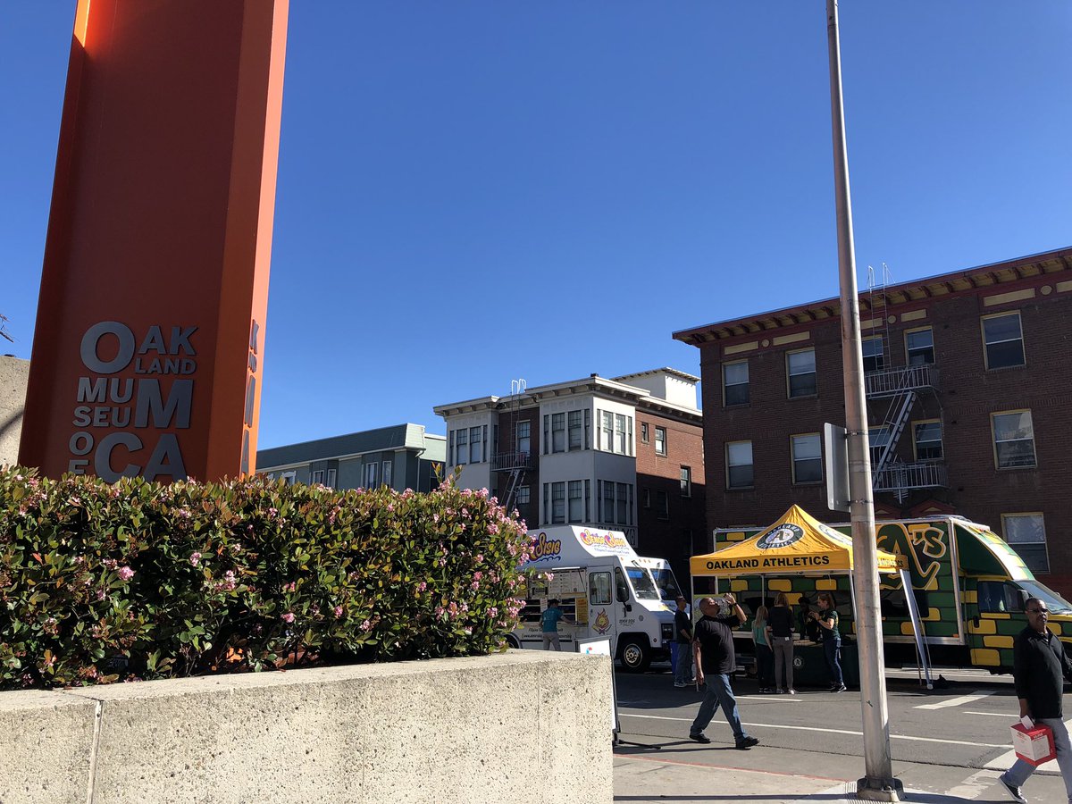 OakGreenMachine's tweet image. Live from @oaklandmuseumca its Friday night!