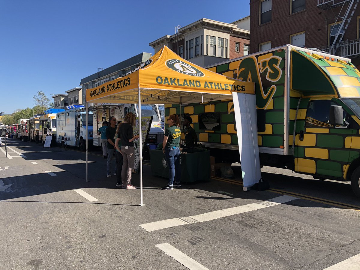 OakGreenMachine's tweet image. Live from @oaklandmuseumca its Friday night!