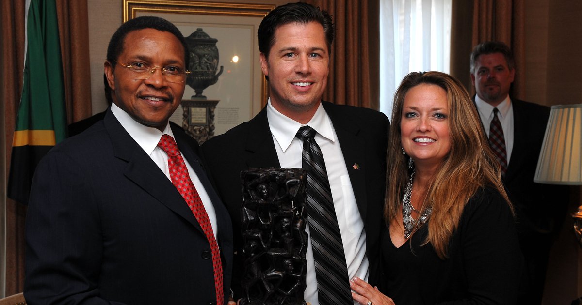 MissouriState's tweet photo. Our final honoree for the night is alumnus Doug Pitt. He has helped students in poverty achieve their dreams through @CaretoLearn. The organization has helped over 900,000 Missouri students.
#ShowMeCitizens https://t.co/KspodBYc3z