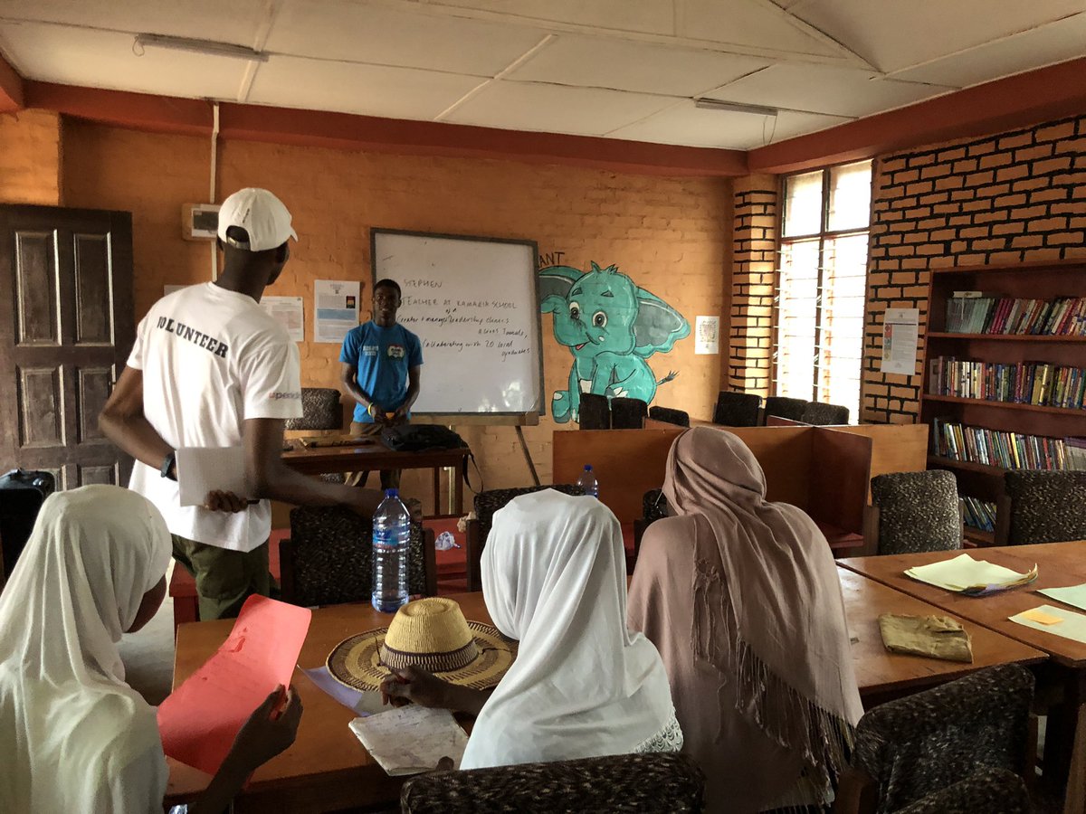 catdavison's tweet photo. Continuing to highlight inspiring @readingspots volunteers. This is @stephentettegah, a @TeachForGhana fellow in Tamale. Today I participated in a ‘Readers and Leaders’ session on CVs - he’s created a network of graduates who run reading clinics whilst building leadership skills. https://t.co/nzqZueQFDj