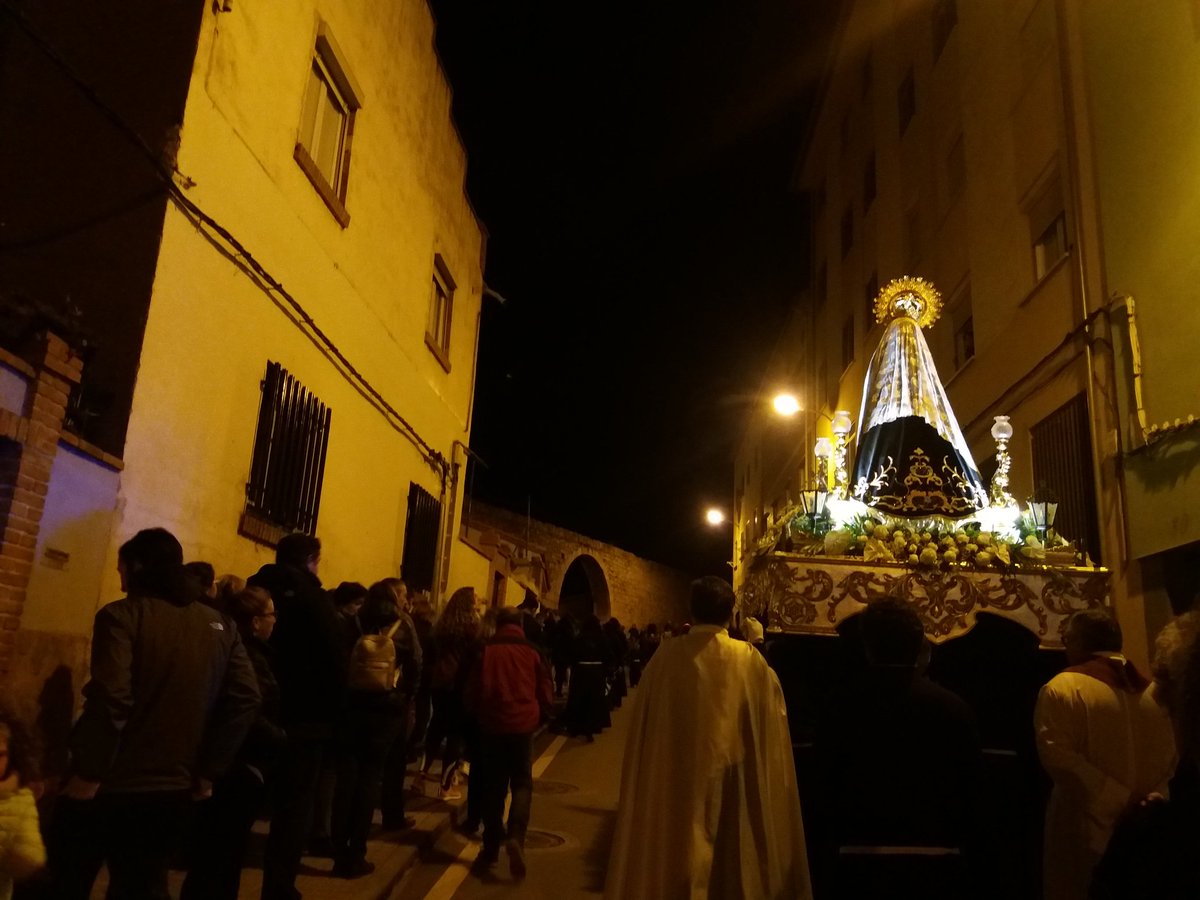 Ayto_Teruel's tweet photo. La procesión del Vía Crucis al Calvario de #Teruel conmemora su 50 aniversario saliendo por la noche https://t.co/y0GXBqccpd