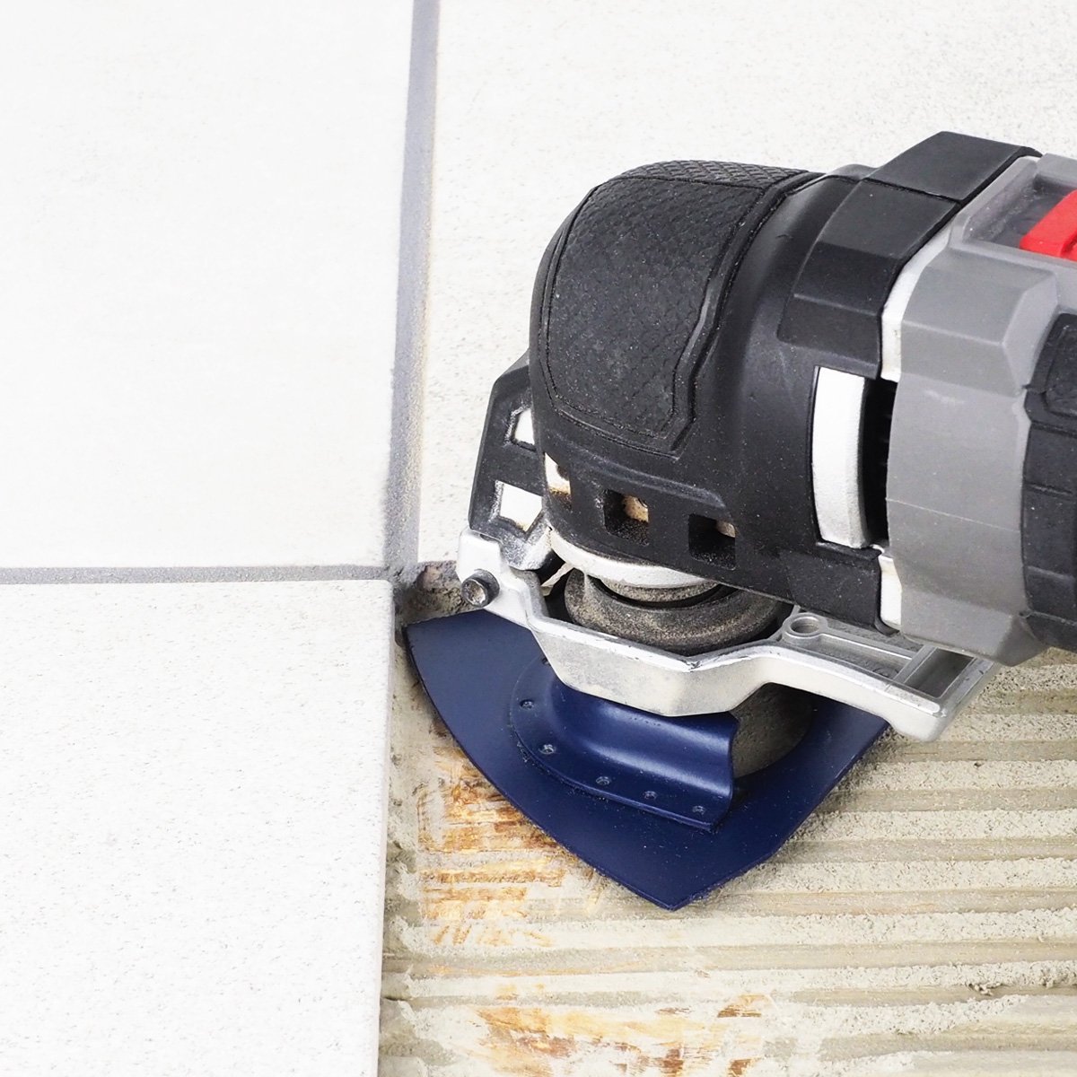 Triangle Carbide Rasp in action! Learn more at norsketools.com/detail/126