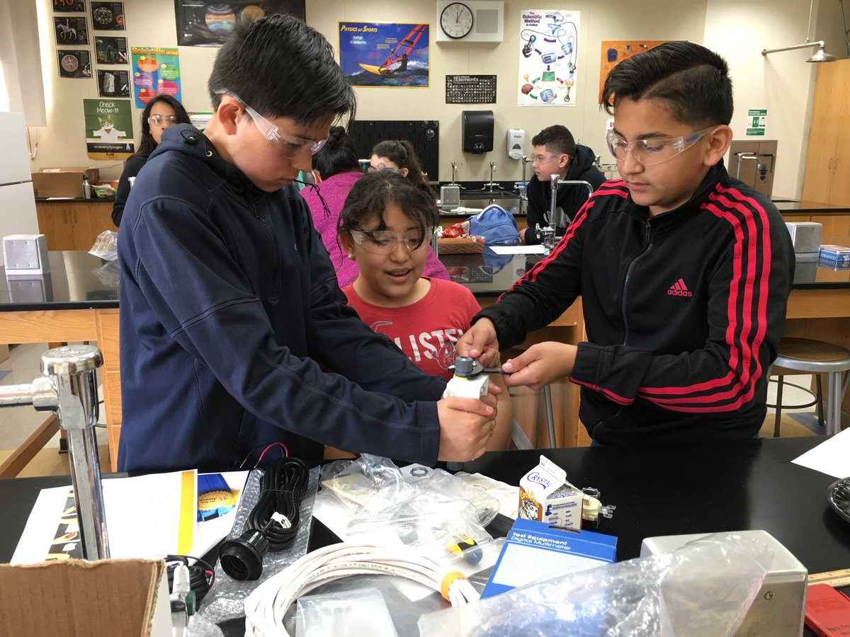 ServiceStan's tweet photo. Thank you to Dutcher Middle School, We Care Homeless Shelter, Kirkes Electric, We Care Solar and the STEM Ambassadors for making this Service Learning project possible and bringing light to those in need. #stanstate #stanservicelearning https://t.co/y372RT5MPV