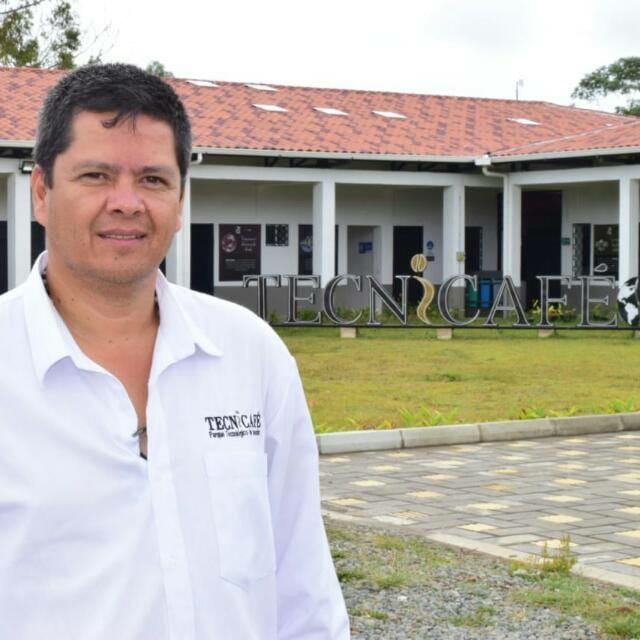 #AlAire | El ingeniero colombiano Cesar Augusto Echeverry Castaño gana el premio  Coffee Quality Institute por su liderazgo en innovación cafetera. Lo recibe en Boston. Escuche en #CaracolAlCampo <a href="/cesarecheverryc/">Cesar Augusto Echeverry Castaño</a> <a href="/PTiTECNiCAFE/">PTITECNiCAFÉ</a>

bit.ly/1K5yMQS
bit.ly/2HNVhx5