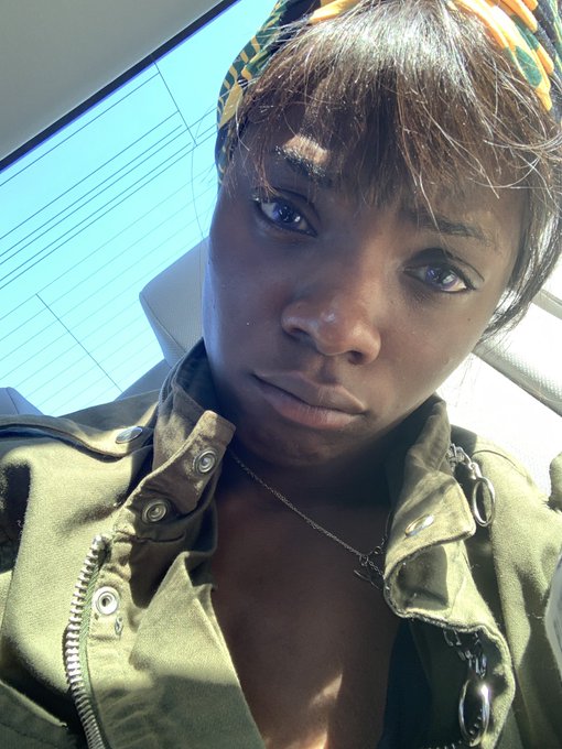 I haveeeeeeeee tooooo peeeeeeeeeeeeeeeeee ?? I’m in a Uber in traffic tho what should I do 

https://t
