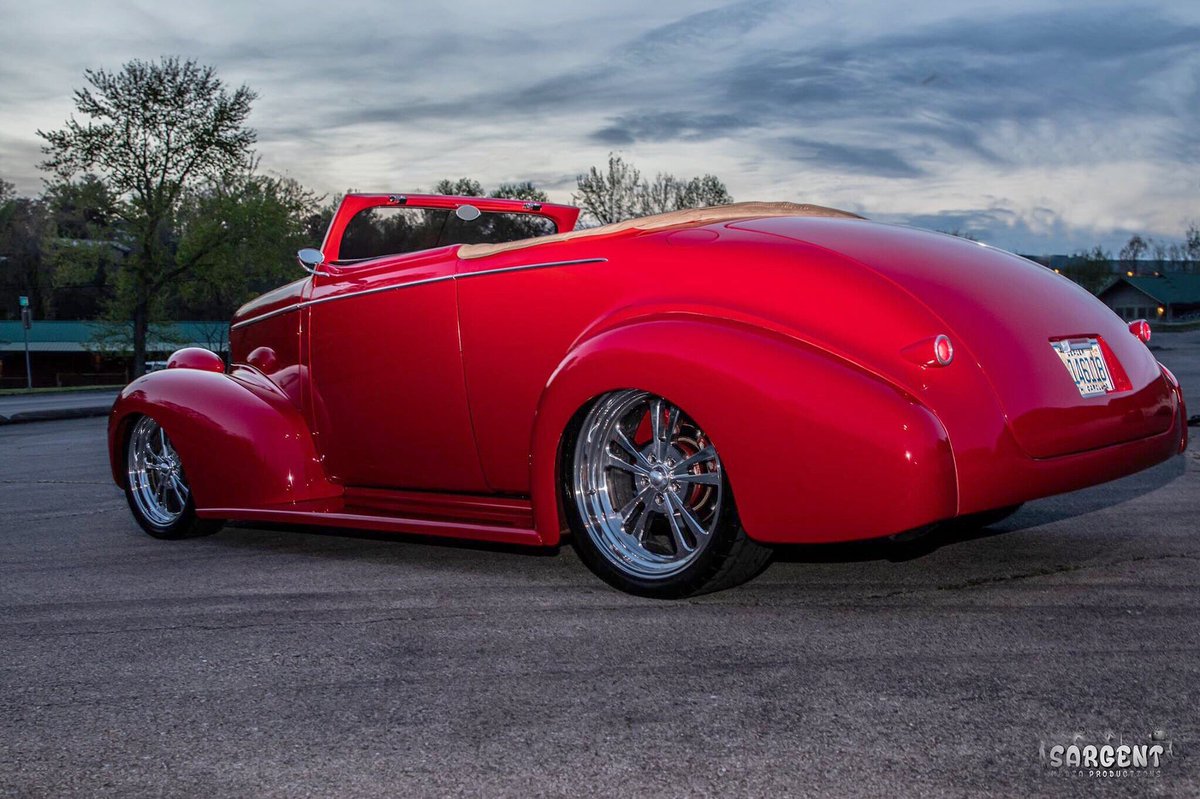 shane_sargent6's tweet photo. Fun yesterday with spur of moment photo shoot of this beautiful matching #springrodrun #pigeonforgerodrun #SmokyMountains #pigeonforge @SmokyMagicMedia #fun #enjoythemoment https://t.co/i5VstKPhYu