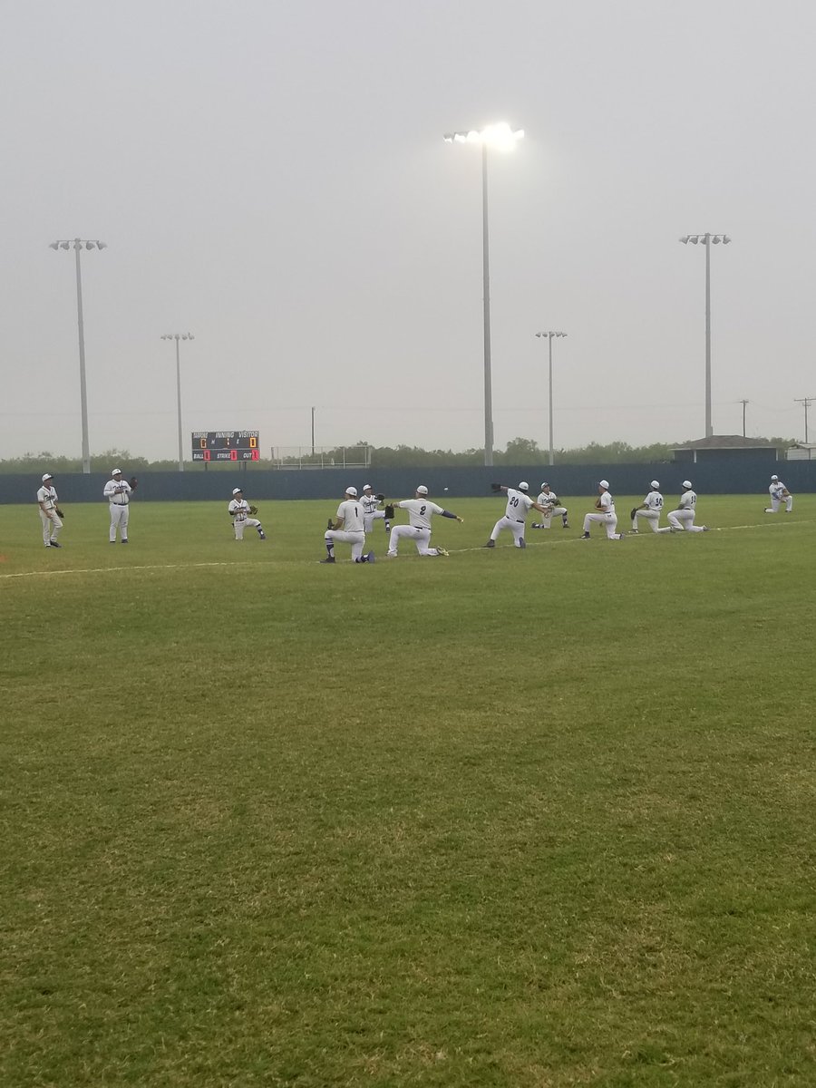 TarponBaseball1's tweet photo. Tarpons getting ready to take on @GrullaHS !!!! GO TARPONS!!!!
#tarponbaseball #fawcity https://t.co/WPoZDEWmi1