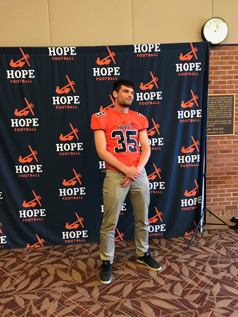 KnappTate's tweet photo. Thank you @PStuursm and Hope football, can’t wait for another four years ⚓️🏈 https://t.co/jwtEmsdBmb