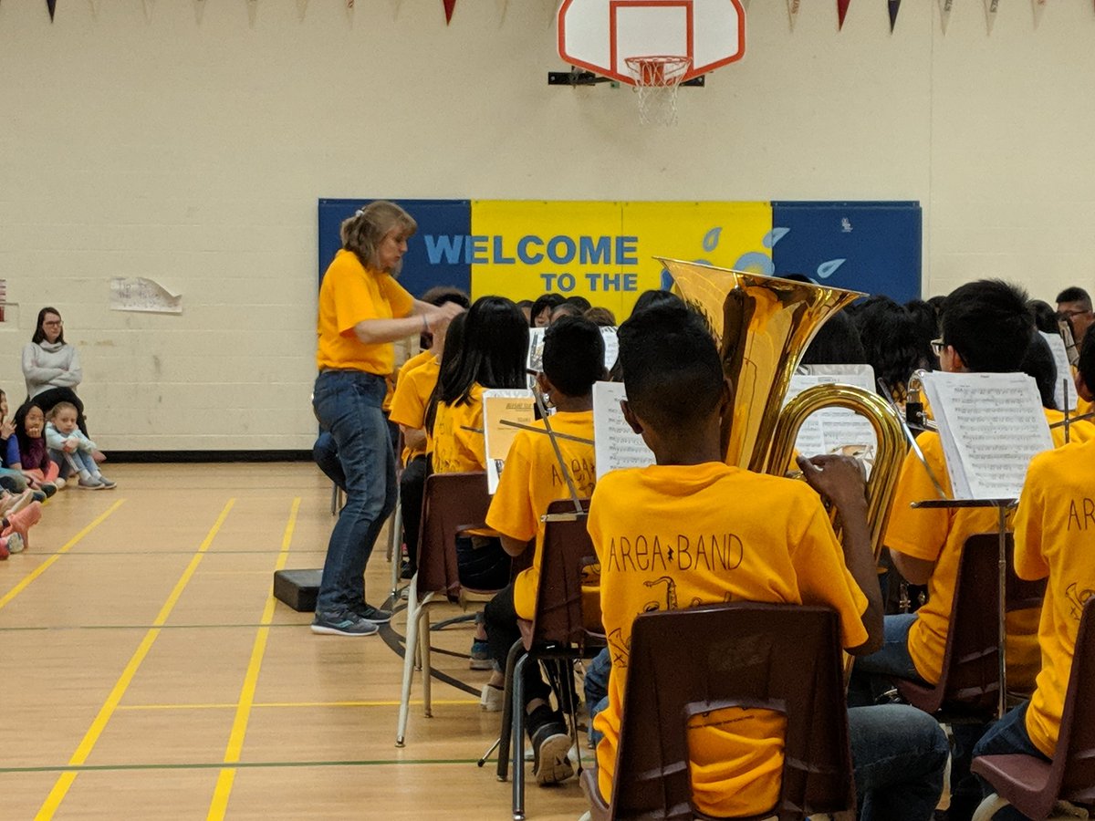 MarkhamAreaBand's tweet photo. #tb to yesterday's concerts! Another successful day of tour! You kids are rockstars!!! Thank you @WilliamBerczyPS  @StonebridgePS @MarkhamDistrict for having us!! https://t.co/DfcqvyWt9H