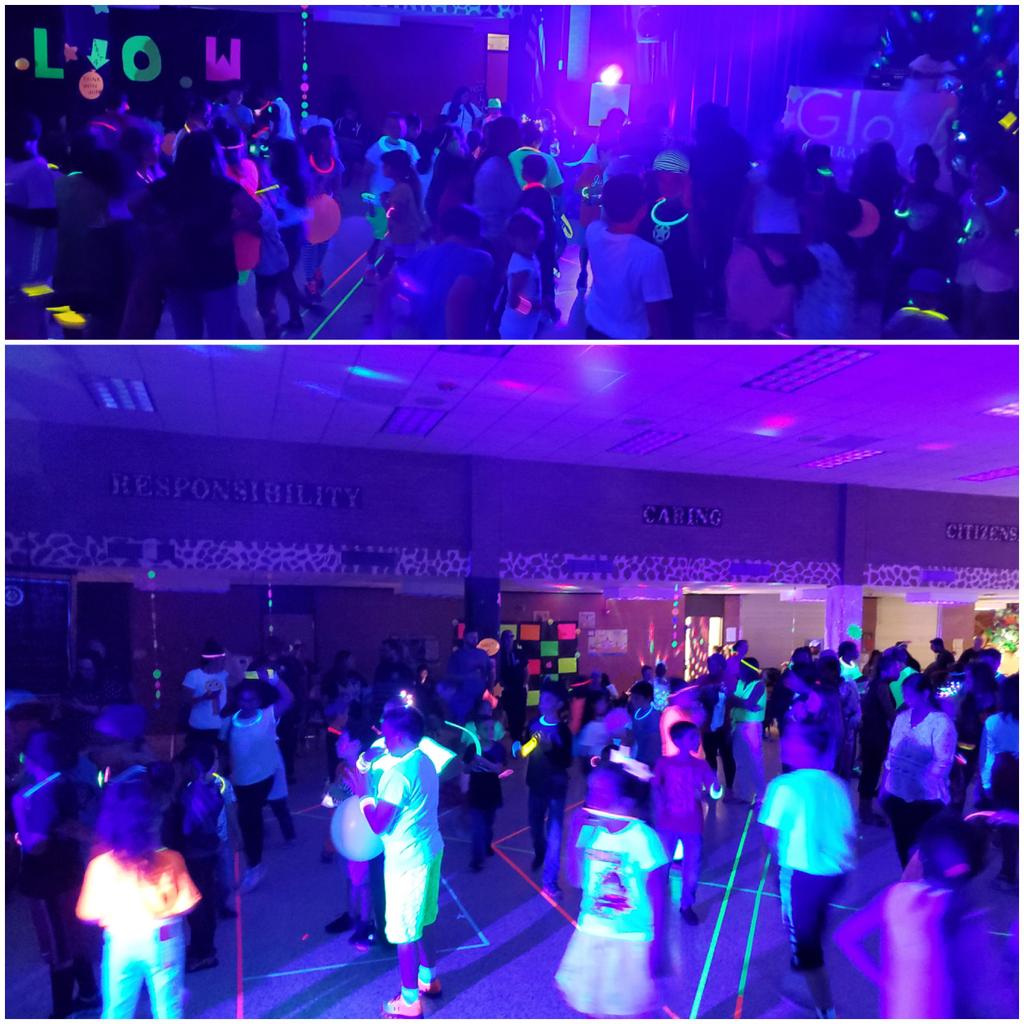 whitgiraffes's tweet photo. Thank you to our PTA for a glowing good night!  #whitcombpta #whitcombswhy https://t.co/EUOlfirO24