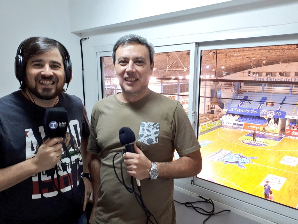 gonzalocontra's tweet photo. #LNB 🏀 ya estamos en el #Contte para la previa y el partido entre @ClubRegatasCtes (18-11) vs @bahiabasket (11-17) a través de 📻 @LaRedCorrientes 107.1 MHZ junto a @ferpumabarreto y @oscarferreyra Nos acompañan❓😎 https://t.co/ePOavLJxRy