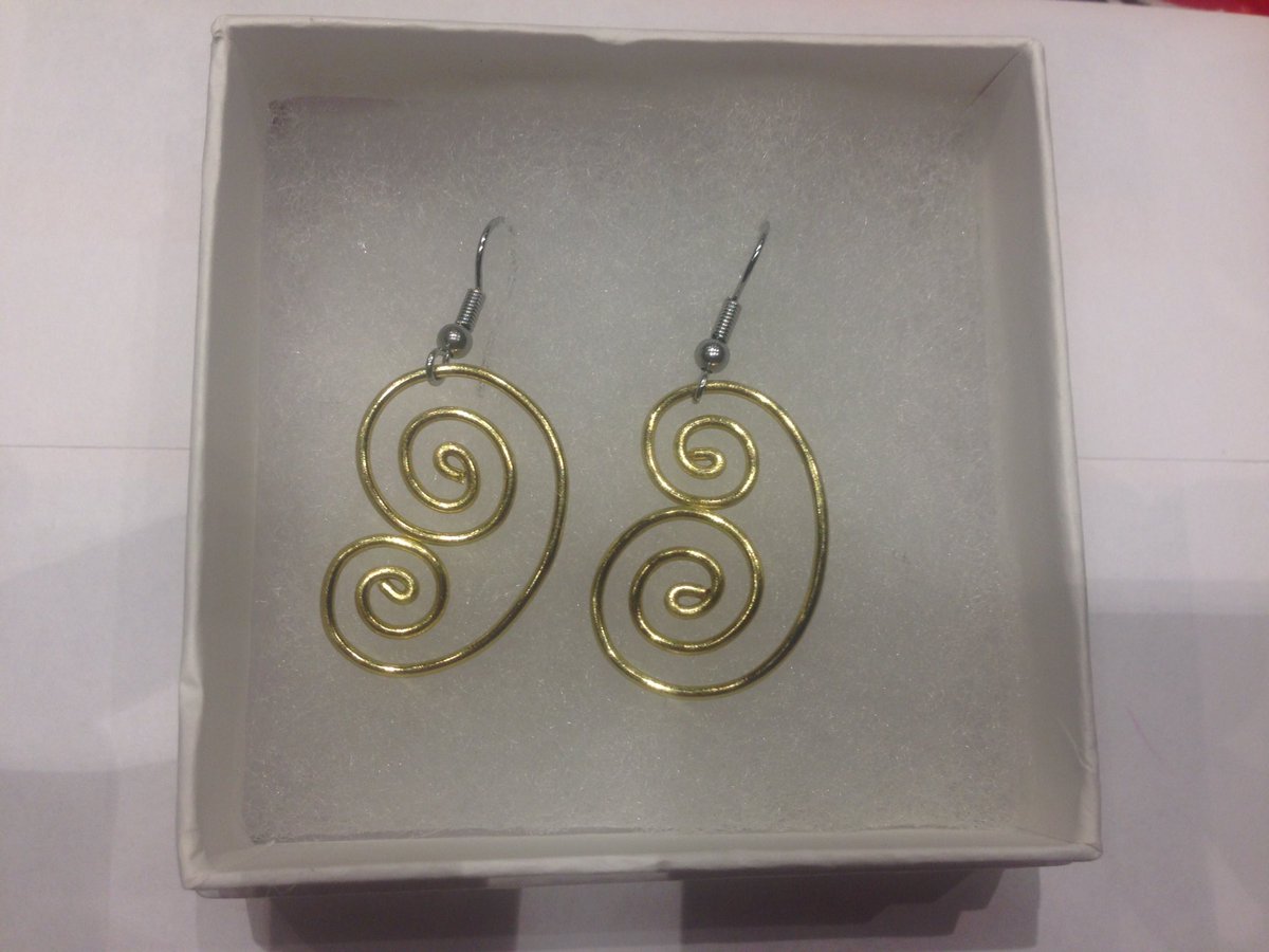 rheault_m's tweet photo. 😱Thanks to @NephroRock and @KIDNEYcon for the kidney earrings. They're lovely! https://t.co/xoOXnNtIRG