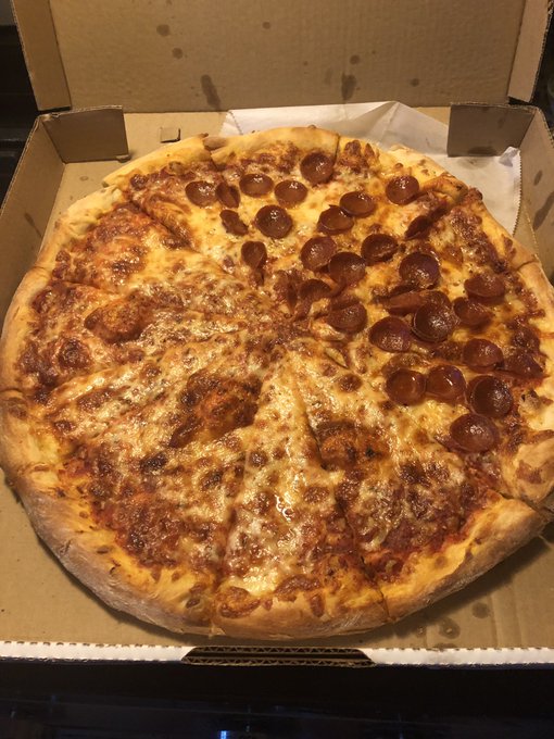 I can eat half of this on my own. True story! Can&rsquo;t wait! I ❤️ #pizza! 🍕 #StanleyCupPlayoffs https://t<a href="/tag/pizza"class="tags"><span>#pizza</span></a><a href="/tag/stanleycupplayoffs"class="tags"><span>#stanleycupplayoffs</span></a>
