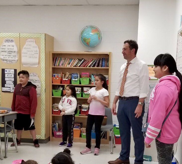 hcpss_dres's tweet photo. Mrs Lee’s class loved celebrating Mr Notari today. #APWeek2019 https://t.co/NzhsPRse1t