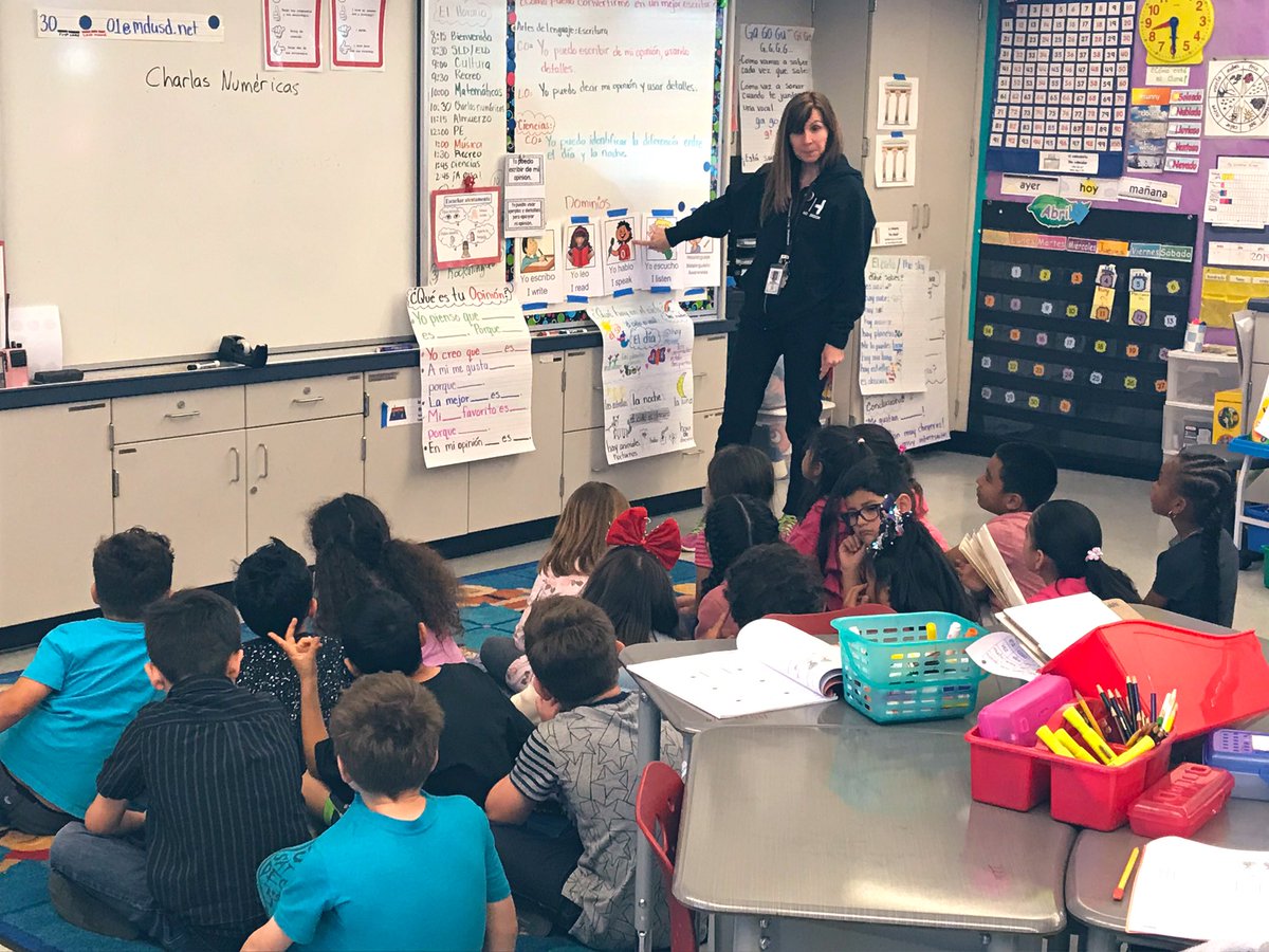HolbrookMDUSD's tweet photo. Principal @MargaMarshall is teaching a Number Talks/Charlas Numéricas to 1st TWDI in @robles_larios class. #somosbilingües #WeAreHolbrook #principalsinaction #educatorsforlife https://t.co/WteE9m7Yx7