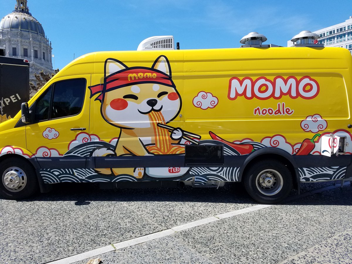 CorgiObi's tweet photo. I am so confused.  Is this a Corgi or a cat? https://t.co/DKglzEujjv