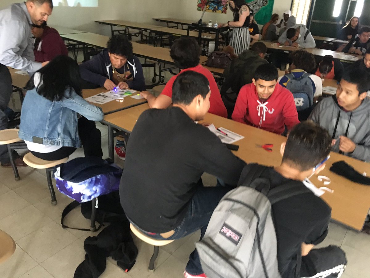 We have truly AMAZING Ss at <a href="/paalacademy1/">Poly PAAL High Achool</a>..TY <a href="/LBCityLibrary/">Long Beach Public Library</a> &amp; <a href="/LBPLFoundation/">LBPLFoundation</a> Mobile Studios (MS).During our High 5 Friday morning... #ProudtobeLBUSD scholar shared a finished projected that was started the day before w/M.Studios #PowerofTLs @HSOLBUSD <a href="/polyjackrabbits/">Poly Jackrabbits</a> @LBSchools