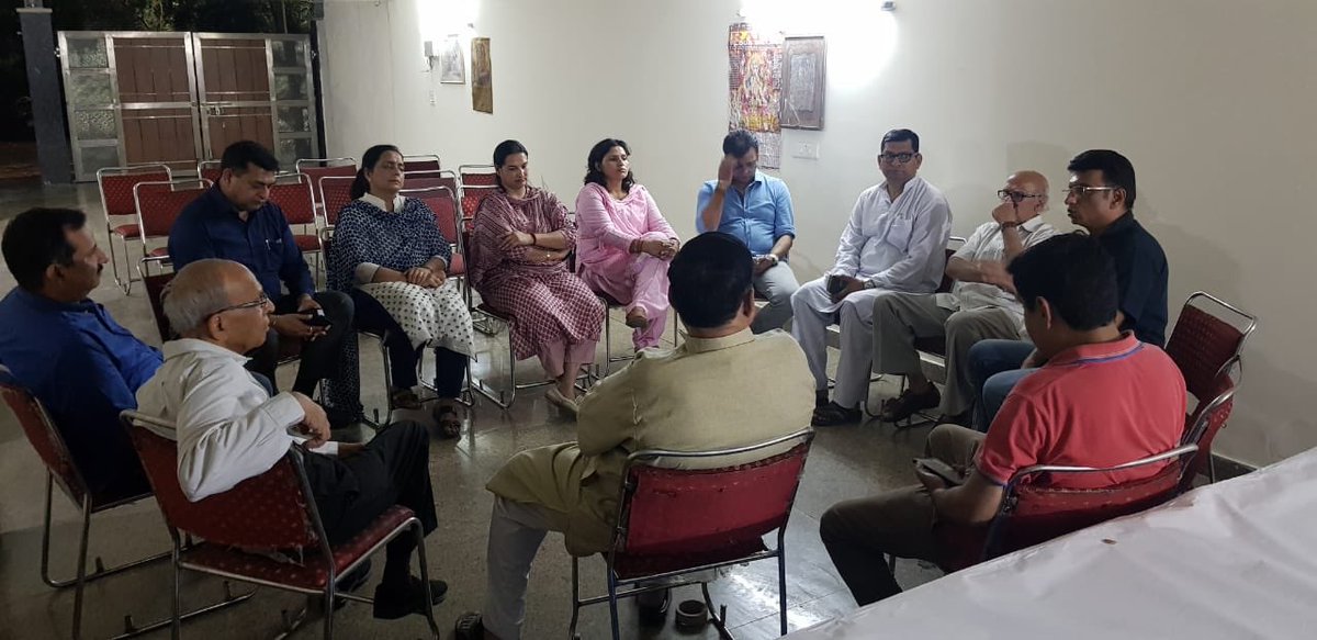CASARVESHMAHAJN's tweet photo. Team of ten volunteers including 2 youth &amp; 2 first time voters formed at PS 18 of Hari Nagar Assembly 4 app. 1150 voters with a target of 100% voting for #NamoAgain. It has been decided to hold age wise meetings for better reach. 
Revert for joining the network #FriendsOfNamo. https://t.co/7Vp54HRLDW