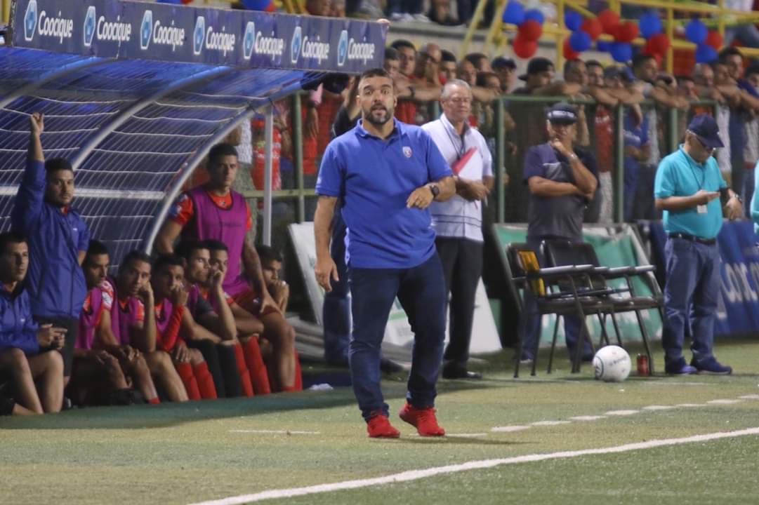 Barcelona conversa con Martin "El Chapulin" Cardetti , como posibilidad para que dirija al equipo