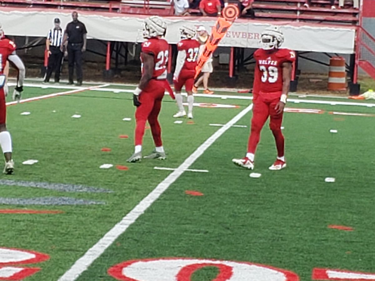 JLH_72's tweet photo. I enjoyed watching the Newberry College Spring Game #39 @Jared_Isaiah https://t.co/527ikzZcGc