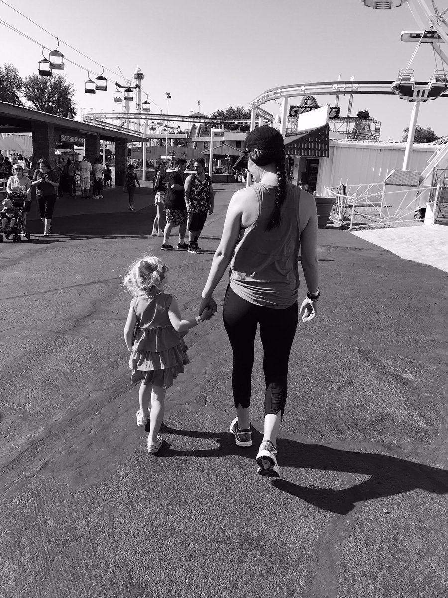 AverieEllison's tweet photo. today my heart aches. this sweet girl has now lost both parents to a horrible disease called addiction. I hate addiction more than anything, please pray for Oak as she grows older and for her to have the peace she needs. https://t.co/aZLtwGC2v0