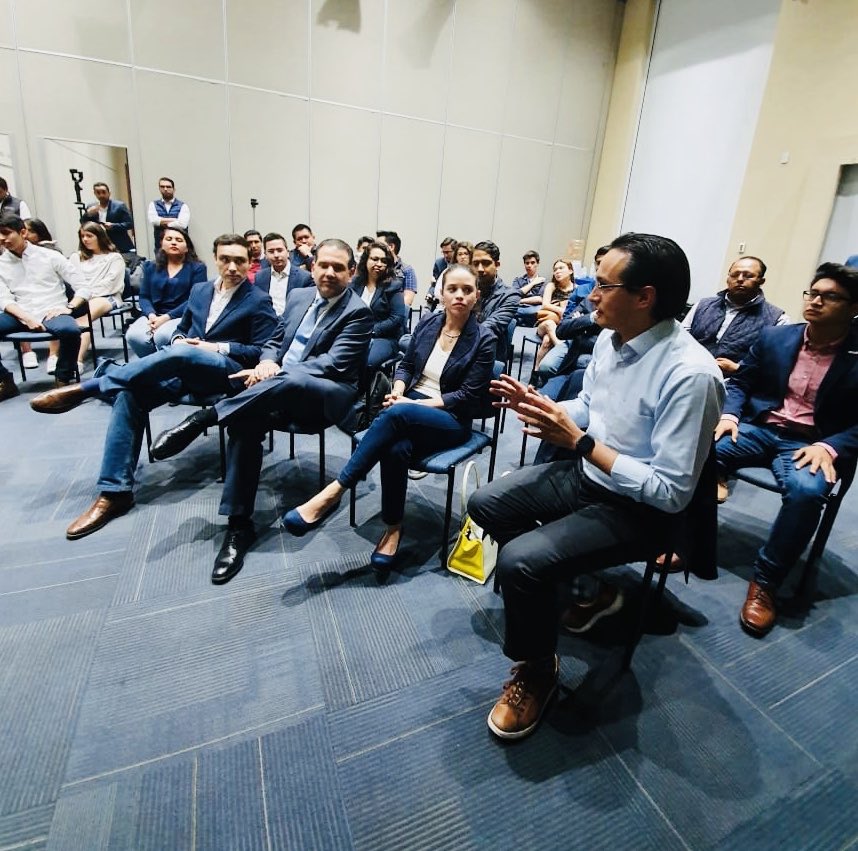 GAzul2019's tweet photo. #ForoAzul “Jóvenes: Hablemos de Política.”
Gracias a nuestros ponentes y a todos los que nos acompañaron!
@AAtaydeR @patybaezg @Christianvonroe @ferdoval https://t.co/oLQJScTcM9