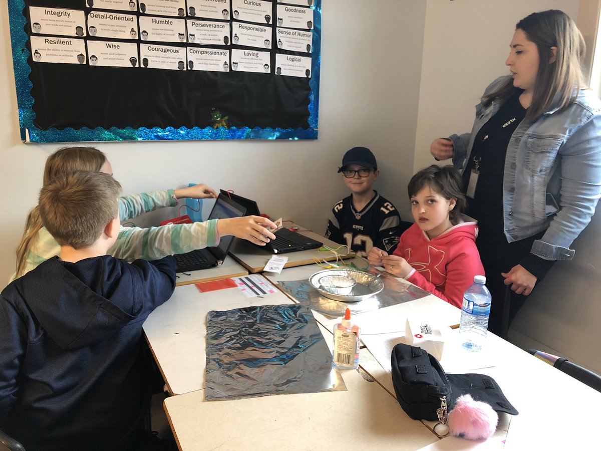 michellelynn99's tweet photo. The elementary students in action! #coding #codeNLESD @mmelee5  thanks again for coming to @RandomIslandAca ! https://t.co/hHdd1Cuck5