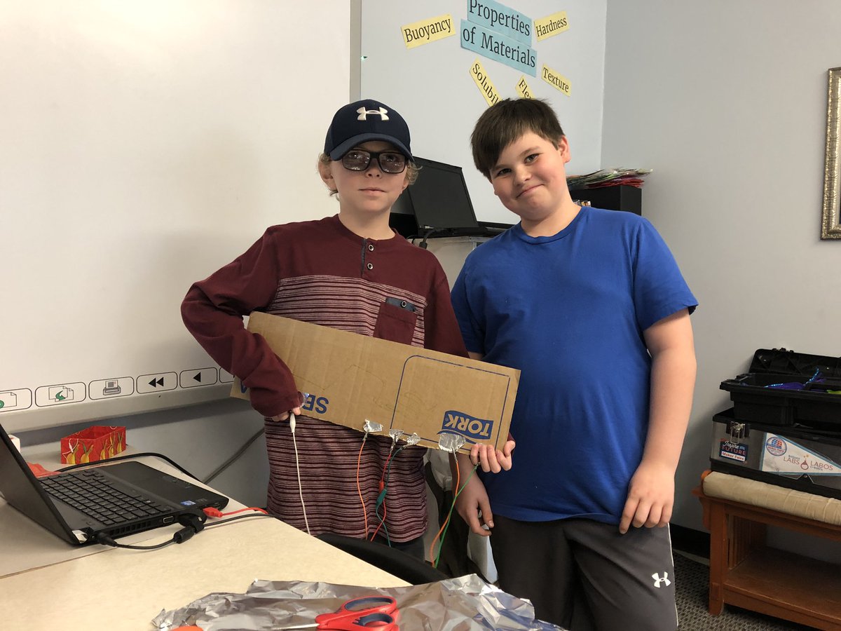 michellelynn99's tweet photo. What a blast we had coding and jamming!! 🎸 @RandomIslandAca  with @mmelee5  #codeNLESD #coding @brilliant_labs https://t.co/eWGdDbMrSc