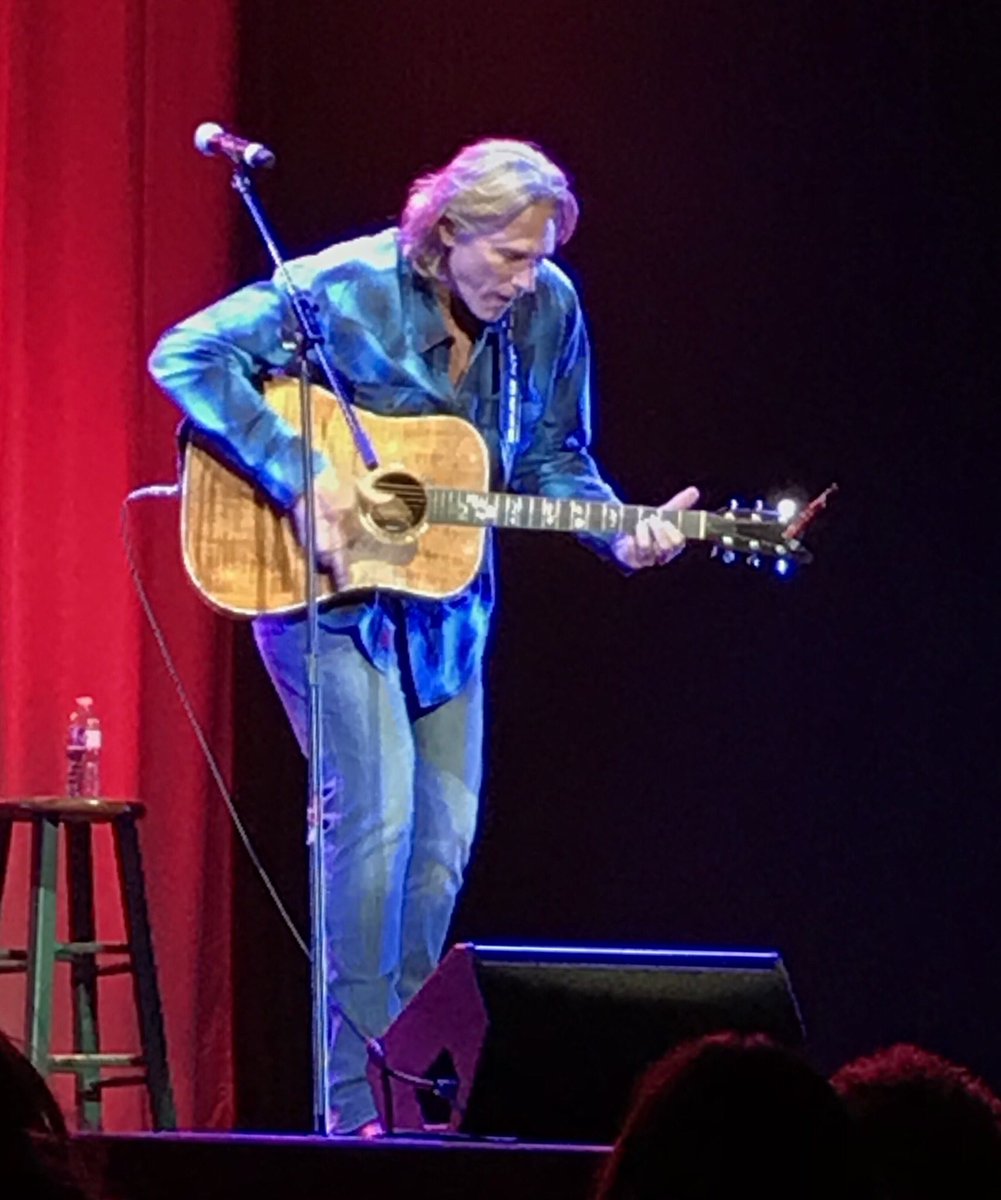 texaslady10's tweet photo. Great seeing u again @billydean @AtxMusicHall ๐๐ค๐ธ๐ถโค๏ธ๐๐ฅ #OnlyTheWind #PurestVoice #DontNeedABand #LoveThoseLongLegs https://t.co/acvqVJedes