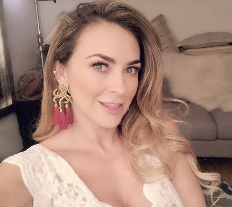EriCelyTeam's tweet photo. ¿Pueden trabajar nuevamente juntas de una vez? Por favor y gracias. @aracelyarambula @ERIKAMAZAPAN https://t.co/32InkSraf7