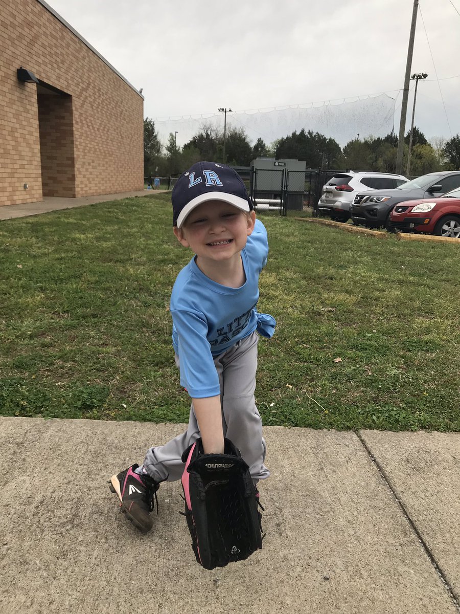 sbowlin8's tweet photo. First night of ballgames! My little wants to do it all! Last week makeup, this week dirt! #toomuchsassiness #weactuallywon https://t.co/gjRarVFBcy