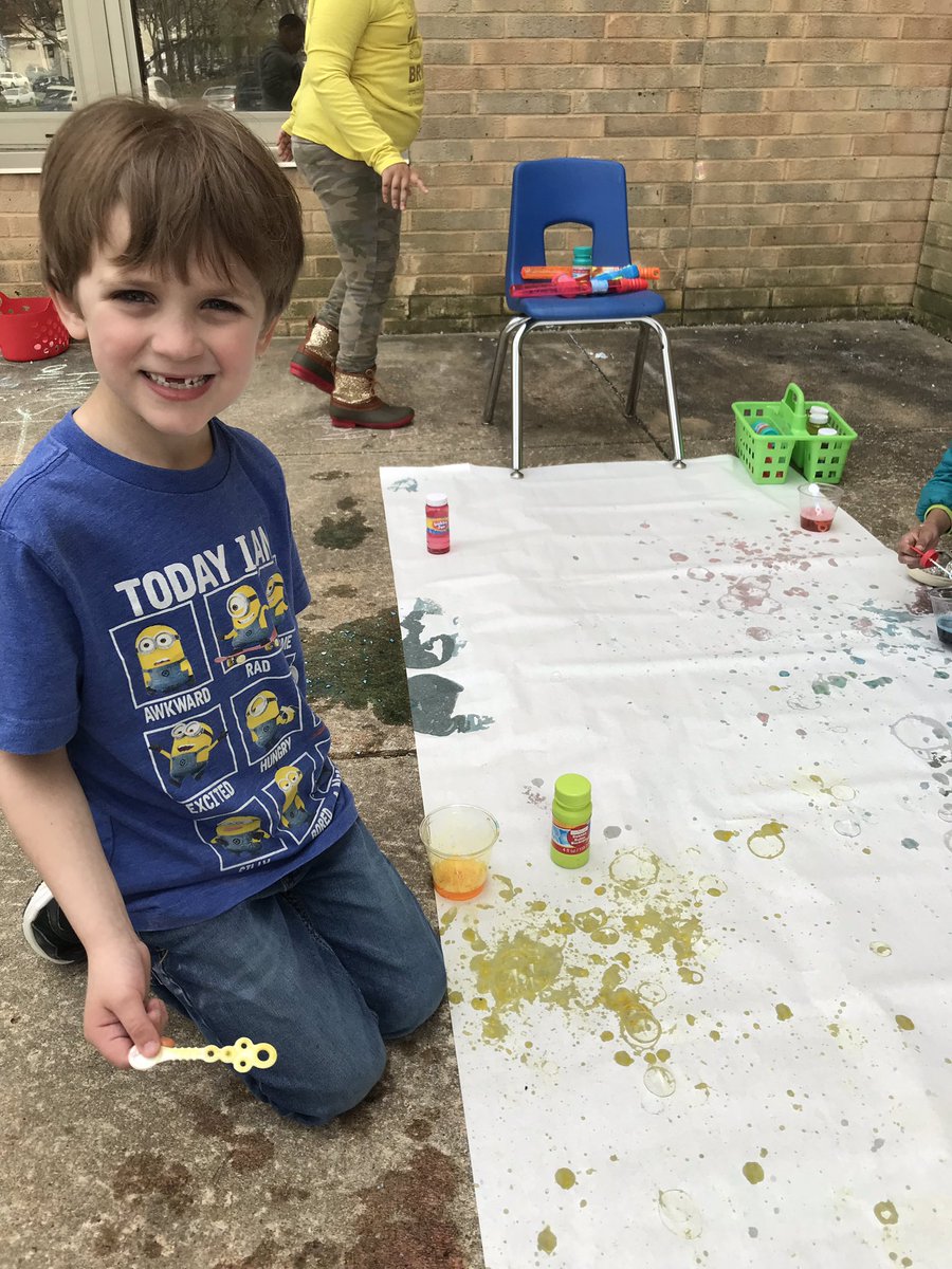 SPEDcialHeart's tweet photo. First grade earned a fun class reward today due to all their hard work for our school @MagnetSchlsMSA showcase. Students enjoyed using chalk and making bubble art. #capableconnectedsecure #ChatsWORTHY #fullSTEAMahead @msreid_1st @mrs_manus @sanchezrm108 https://t.co/n1XALXczL0