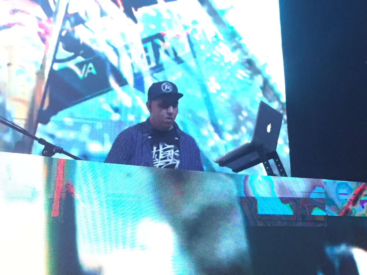 TakeshiLopez's tweet photo. Llegando al #Tributo a #Prodigy
#Havoc en #SALA #CDMX #MobbDeepPorSiempre
Poniendo el ambiente #DjSpawn
#HáblameDeFlow #Cobertura
@nofm_radio #TodoMenosMiedo https://t.co/HFTwPlXA11