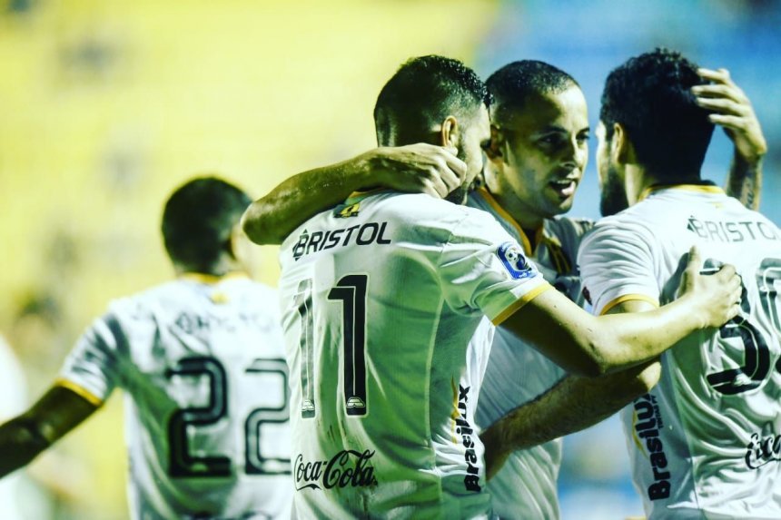 ¡Ganó #Guarani y el resto no importa! 

¡Feliz fin de semana aurinegros!

💛🖤🍻🍻