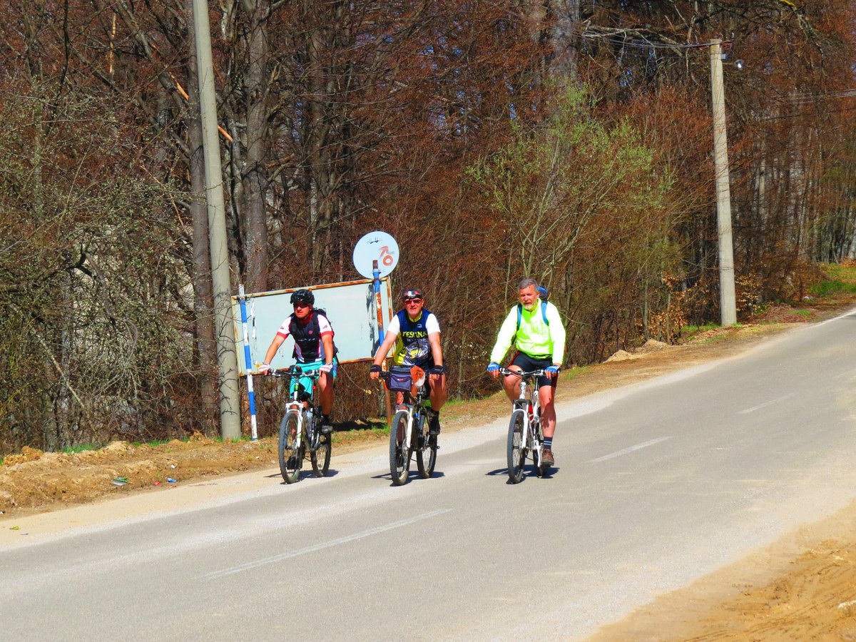 Steady company :)

Photo by <a href="/dejan/">Dejan Varadinac</a>.vuckovic (SteemIt) <a href="/vuckovic_dejan/">Dejan Vuckovic</a> (Twitter)
goo.gl/U5MTyj                              

#bicycle #cycling #photography #travel #share2steem