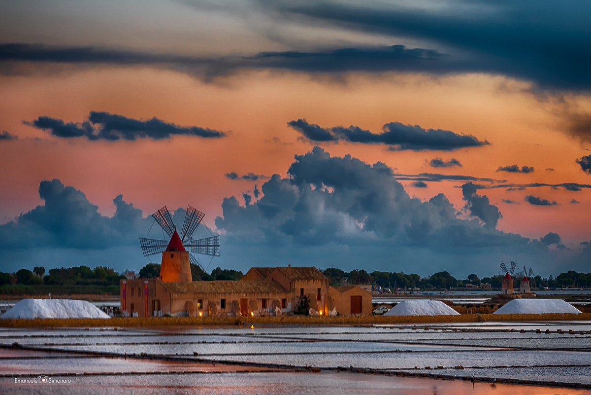 esimonaro's tweet photo. Le emozioni di un tramonto... #marsala #salinedimarsala #trapani #amepiaceilsud #visitsicilia #paesaggiitaliani_official #sunset #sunset_pics #landscapephotography #landscape #global_beautiful_pictures #ig_today #igersitalia #igworldclub #igworldclub_landscape #ig_trapani https://t.co/SH3Px8WVsZ