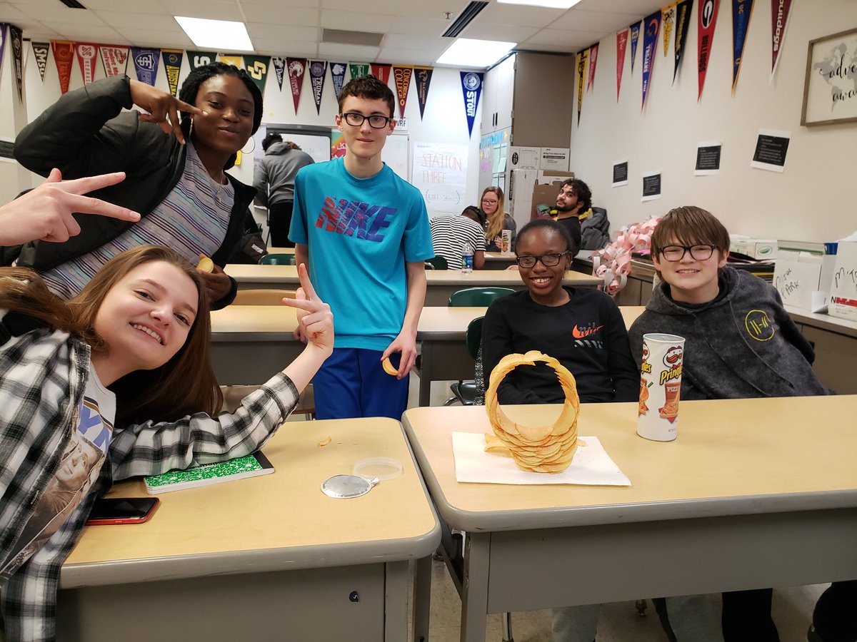 PHS_AVID's tweet image. #AVIDfamily juniors rocking the #PringlesChallenge!