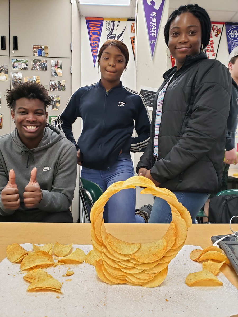 PHS_AVID's tweet image. #AVIDfamily juniors rocking the #PringlesChallenge!